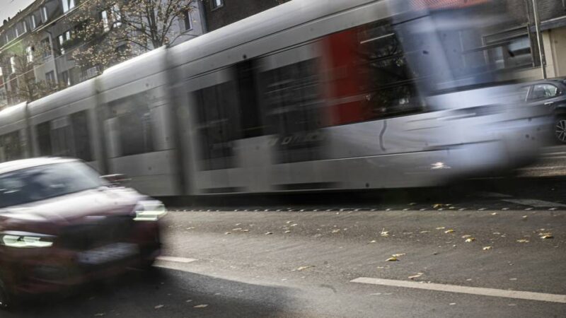 Die Rheinbahn baut in Düsseldorf: Straßenbahnlinie 707 und drei Buslinien müssen Umleitungen fahren