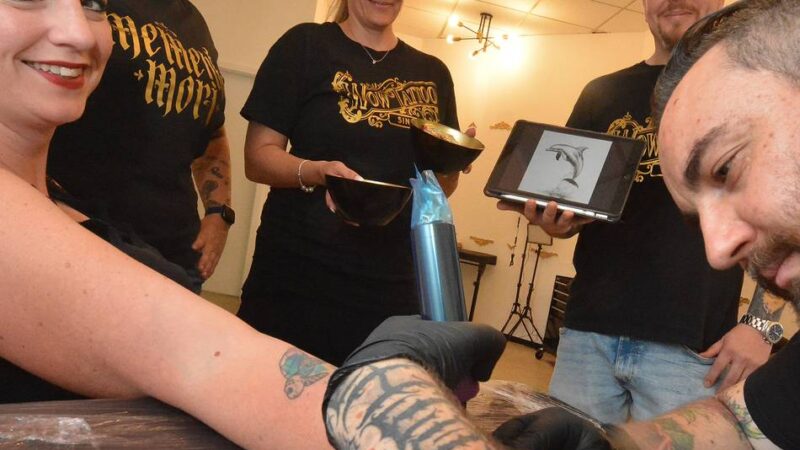 NGZ-Mitarbeiterin lässt sich stechen: Erstes Kaarster Tattoo-Studio eröffnet – wir haben’s getestet