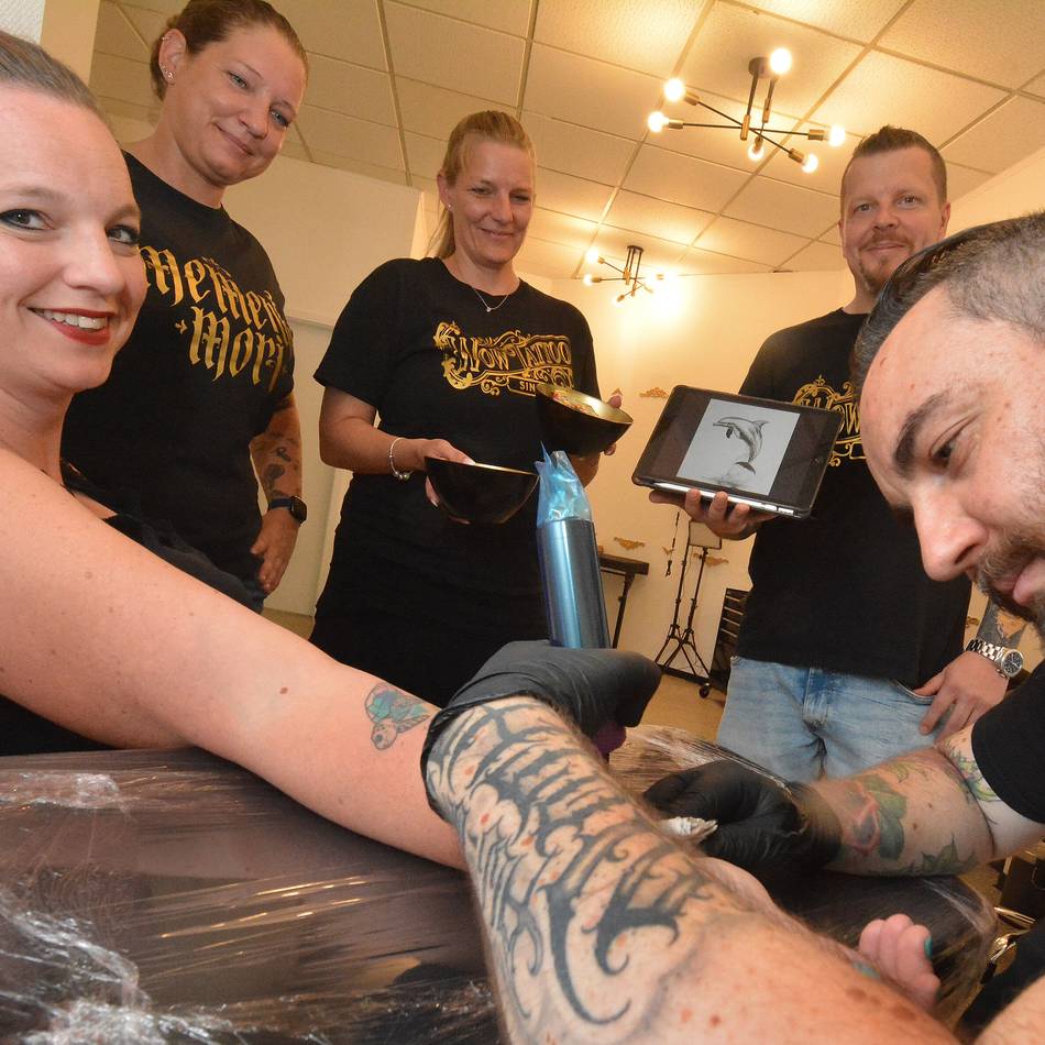 NGZ-Mitarbeiterin lässt sich stechen: Erstes Kaarster Tattoo-Studio eröffnet – wir haben’s getestet