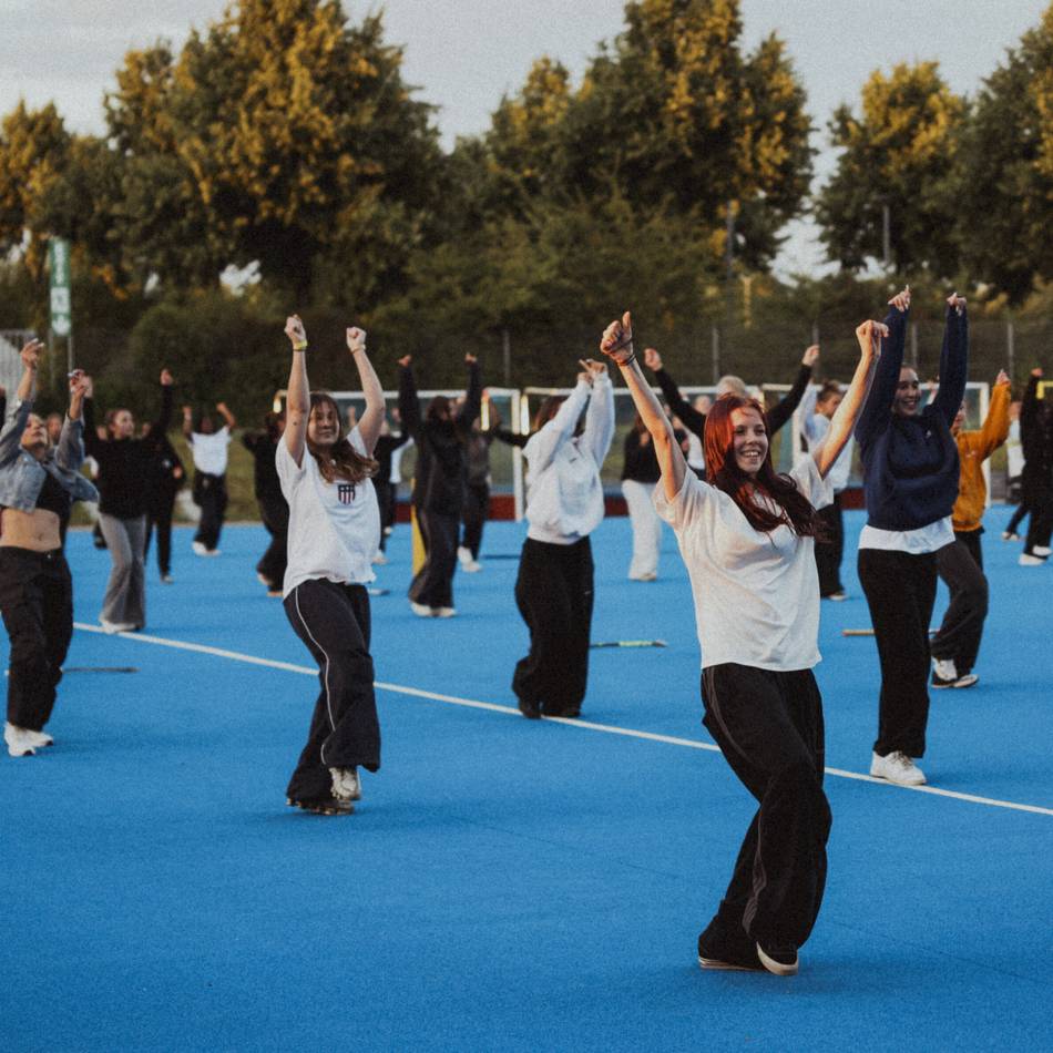 Performance in Mönchengladbach: 200 Tänzer aus zwei Ländern eröffnen die Hockey-EM