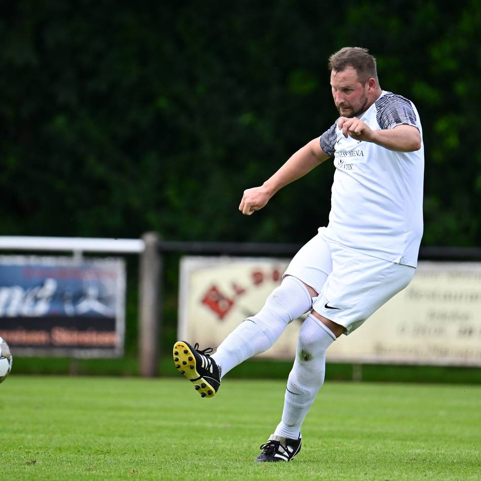 1:3-Niederlage gegen Landesligisten: Borussia Veen bietet VfB Bottrop lange Paroli