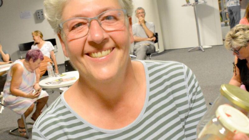 Expertin in Neuss: Vortrag über Saatguternte in Stadtbibliothek