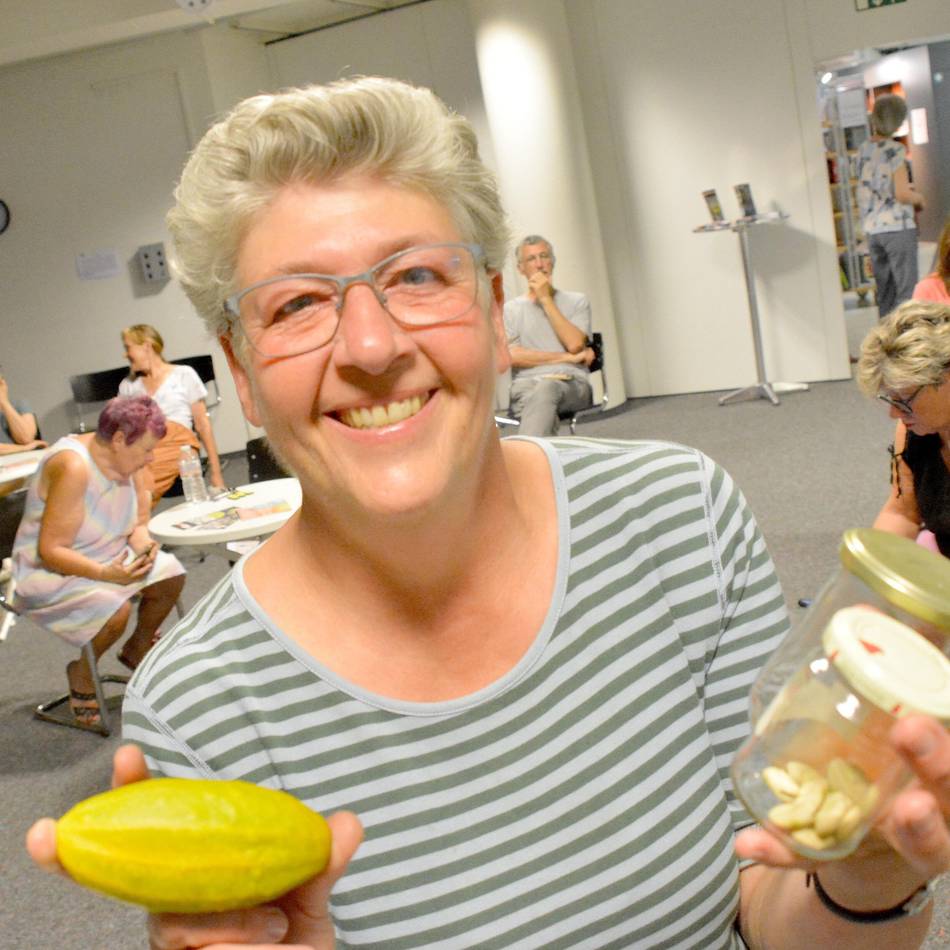 Expertin in Neuss: Vortrag über Saatguternte in Stadtbibliothek