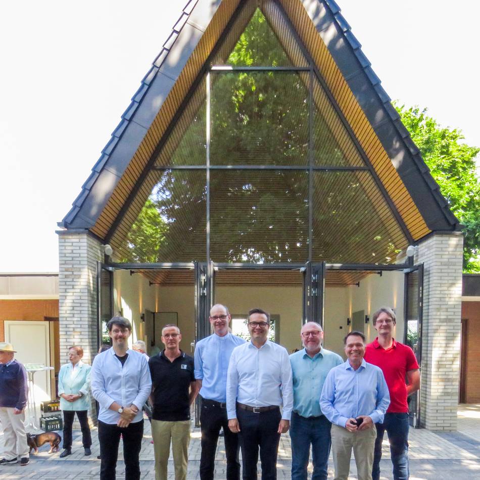 Sanierung abgeschlossen: Neue Friedhofshalle in Walbeck eingesegnet