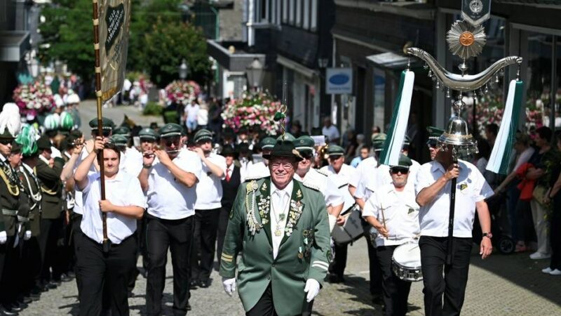 Vier Tage Party in Hückeswagen: Traditionelles Schützenfest, ungewöhnlicher Termin