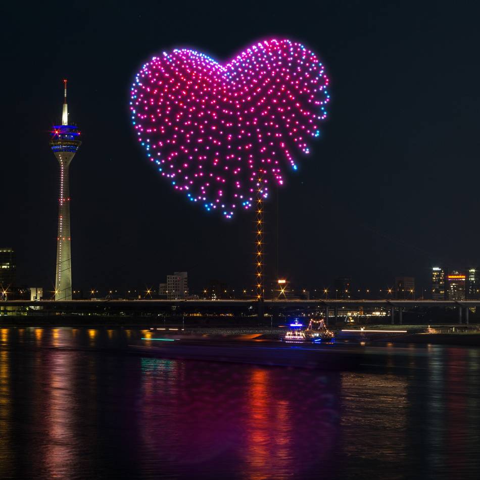 Zwei Termine während Rheinkirmes: Bis zu 300 Meter hohe Figuren – Drohnenshow in Düsseldorf