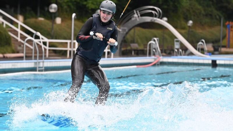 Wakepark im Freibad in Wermelskirchen-Dabringhausen: „Man hat ziemlich schnell ein Erfolgserlebnis“