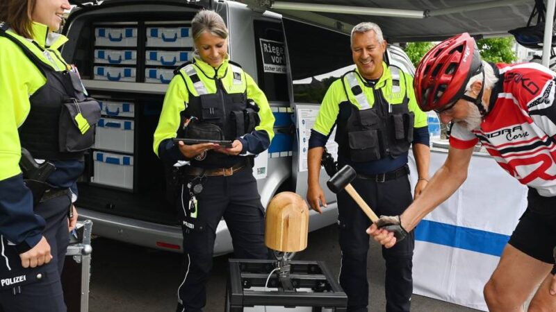 Polizei-Infos in Hückeswagen:  Warum ein Fahrradhelm Leben retten kann