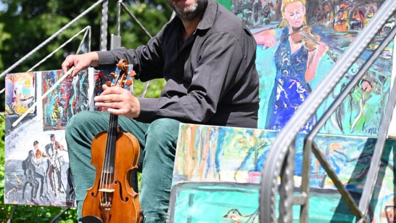 Christian Knust, Dozent der Radevormwalder Musikschule: Künstler, der seine Bilder mit der Geige spielen kann