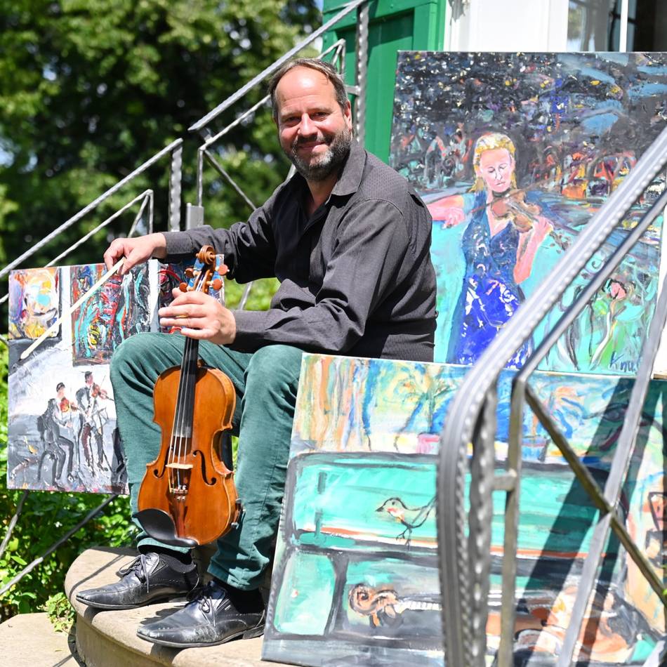 Christian Knust, Dozent der Radevormwalder Musikschule: Künstler, der seine Bilder mit der Geige spielen kann