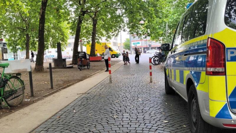 Justizzentrum in Düsseldorf: Häftling flieht aus Gericht in Oberbilk – Polizei weiter mit „verstärkten Kräften“ im Einsatz