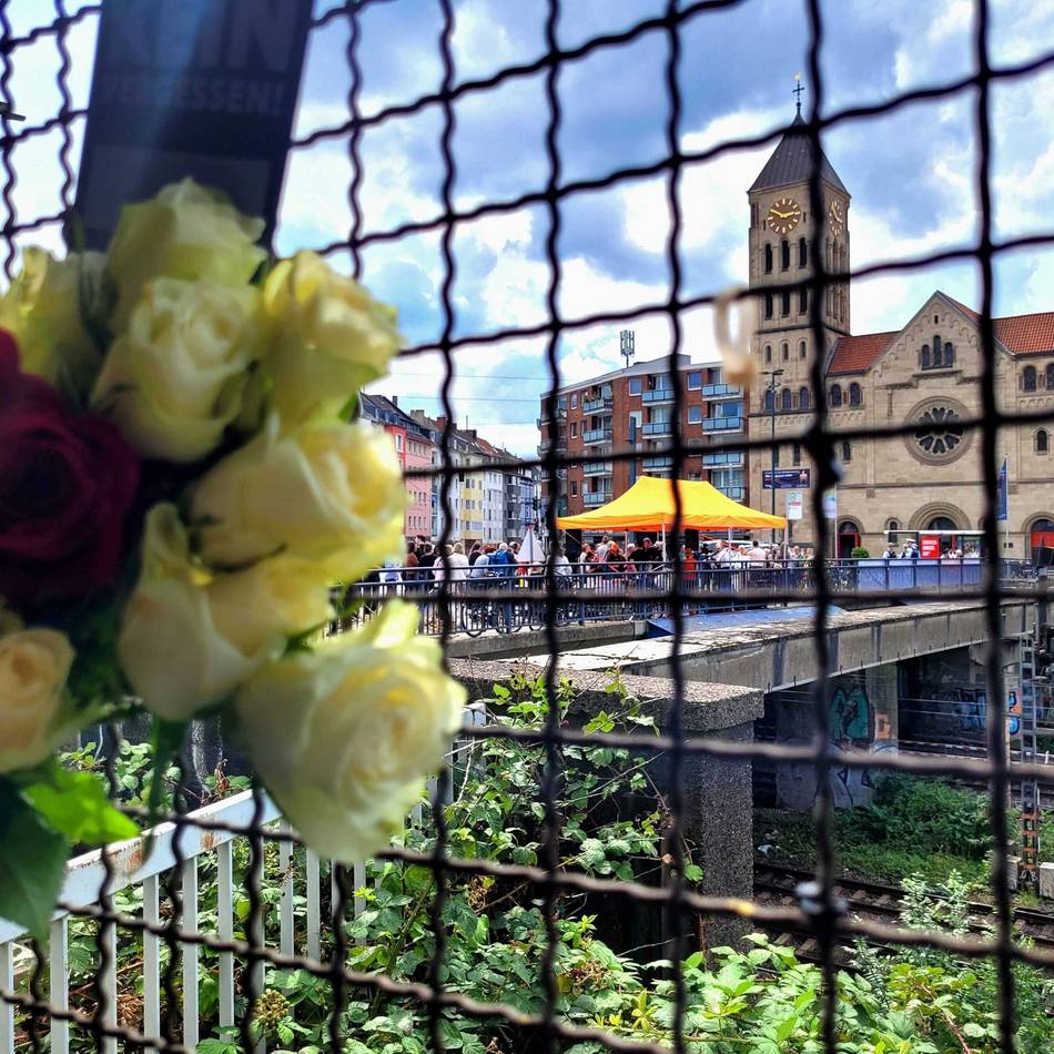 25 Jahre später: „Feiges Attentat“ – so erinnert Düsseldorf an den Wehrhahn-Anschlag
