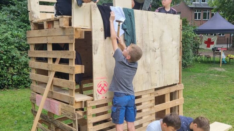 Bauspielplatz des Jugendcafés: 130 fleißige Handwerker in Jüchen-Hochneukirch