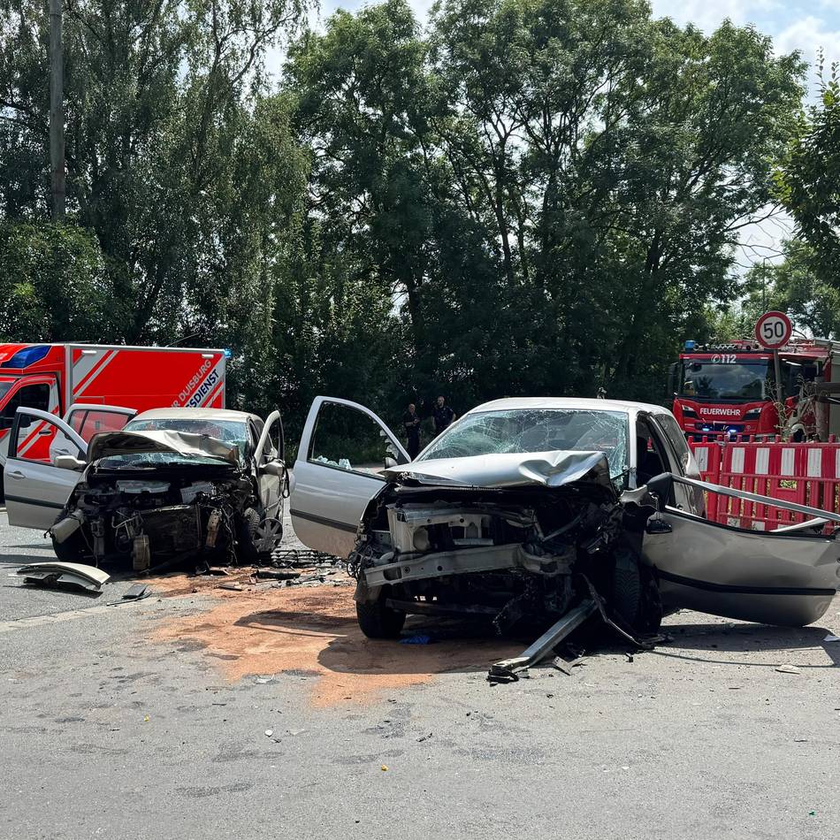 Im Stadtteil Obermeiderich: Schwerer Auto-Unfall in Duisburg – mehrere Verletzte
