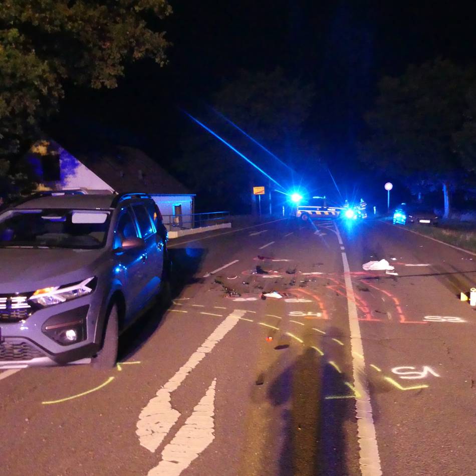 Unfall in Hückeswagen-Scheideweg: Fatales Wenden auf L101 – Biker (20) schwer verletzt