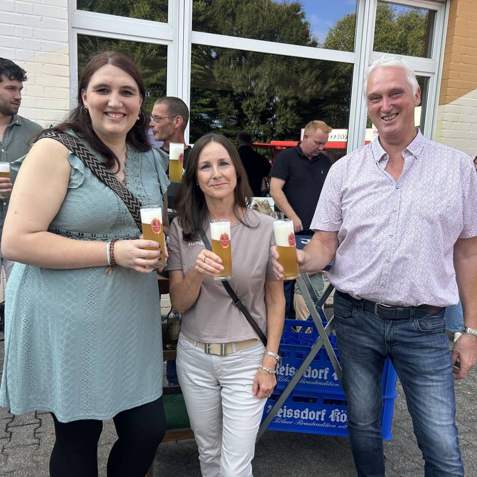 Für den guten Zweck: Dormagener feiern bei der Bier- und Vereinsmeile