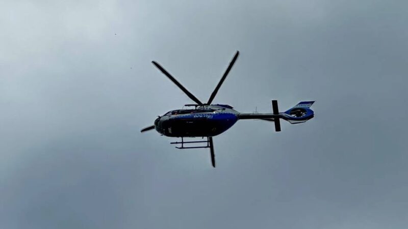 Auch Diensthund und Streifenwagen im Einsatz: Suche nach flüchtigem Einbrecher mit Helikopter in Pongs
