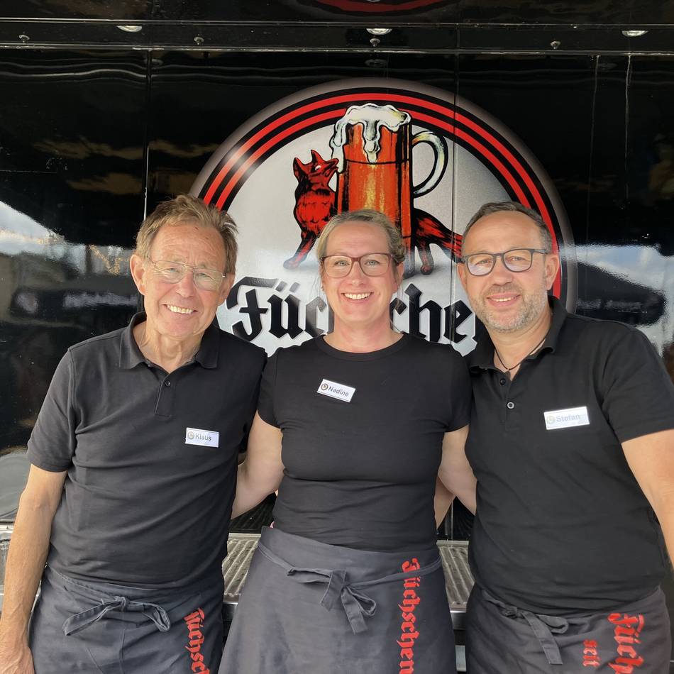 Rheinkirmes Düsseldorf 2025: Rheinkirmes-Neulinge bieten in ihrem Biergarten Düsseldorfer Spezialitäten