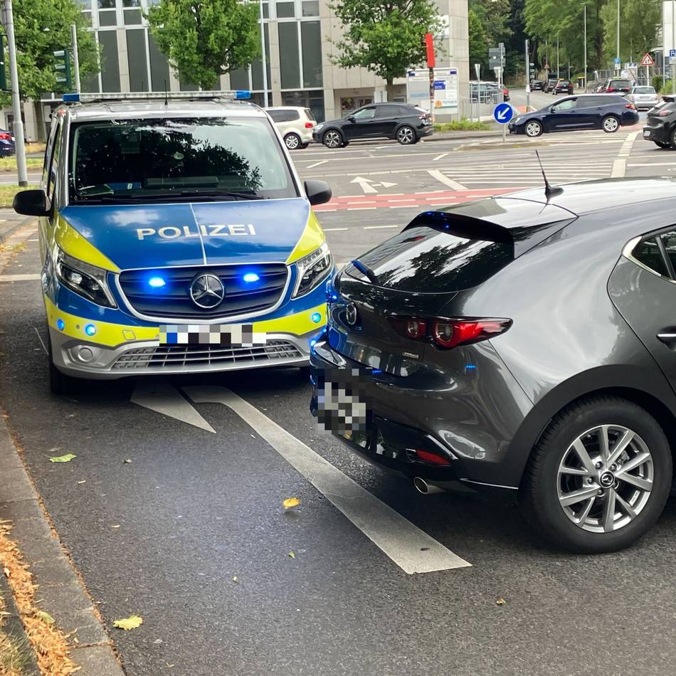 Schwerpunkteinsatz in Mönchengladbach: Polizei wegen gefährlicher Körperverletzung und Betäubungsmitteln im Einsatz