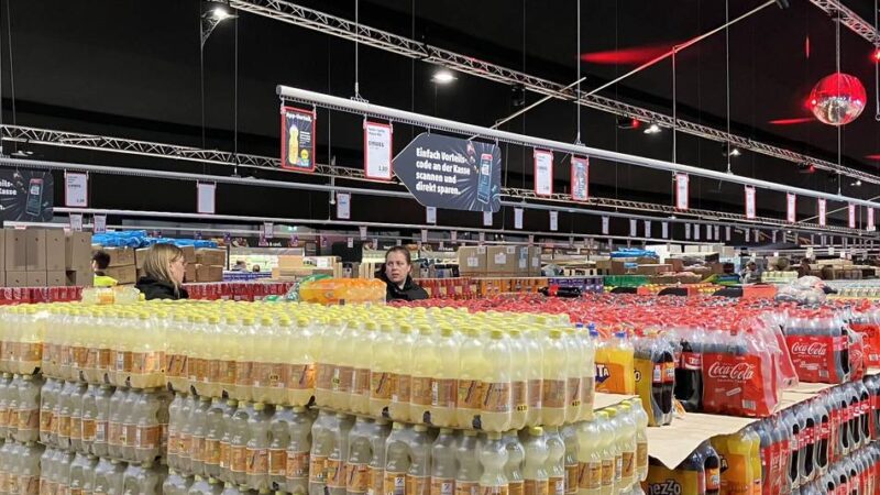 Zelte, Grillfleisch, Badelatschen: Was es im Penny-Markt bei Parookaville alles zu kaufen gibt