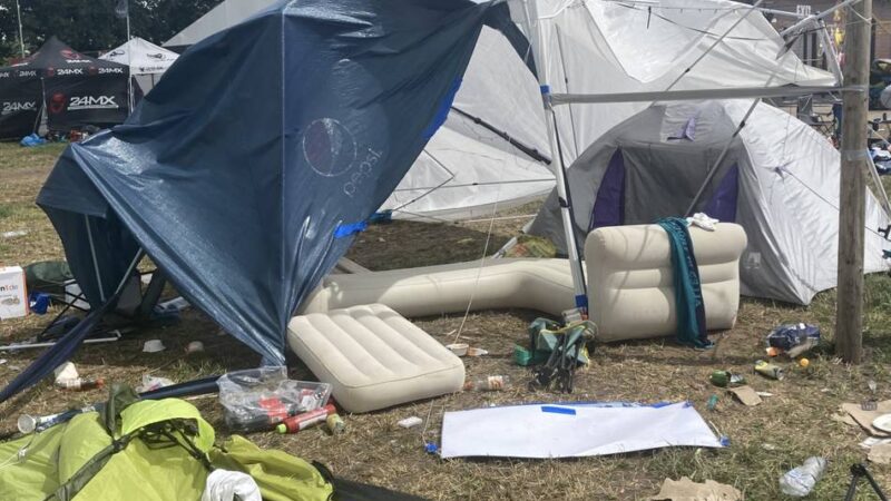 Pavillons, Zelte und Müll: So sieht der Campingplatz nach dem Parookaville aus