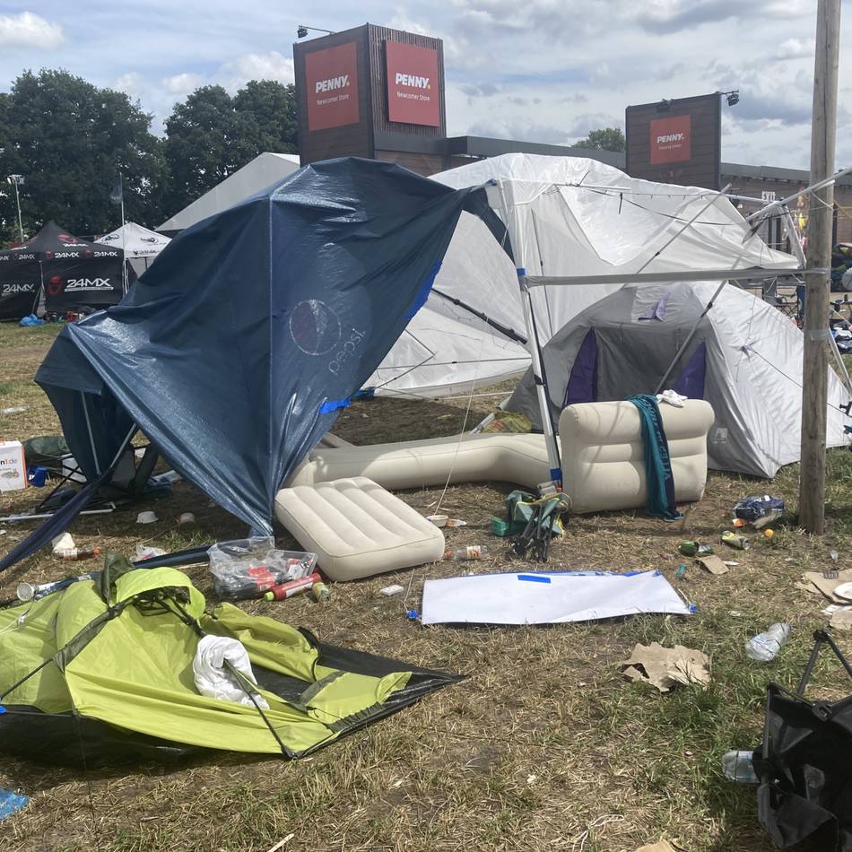 Pavillons, Zelte und Müll: So sieht der Campingplatz nach dem Parookaville aus