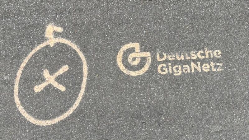 Vorwürfe gegen Glasfaser-Unternehmen: Aggressive Haustürvermarktung in Kaarst – Kritik an Deutscher Giganetz