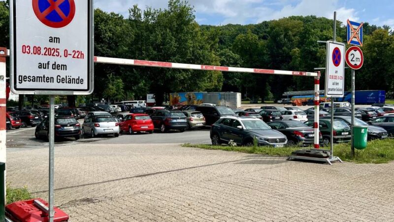 Dauerstreit in Düsseldorf: Flughafen-Parker am Wald bleiben ein Ärgernis