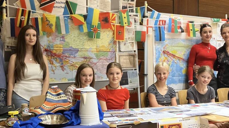 Thementage im Erasmus-Gymnasium: Schulprojekt zur Migration: Schüler stoßen auf bewegende Geschichten
