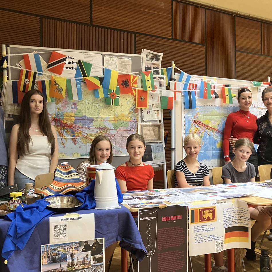 Thementage im Erasmus-Gymnasium: Schulprojekt zur Migration: Schüler stoßen auf bewegende Geschichten