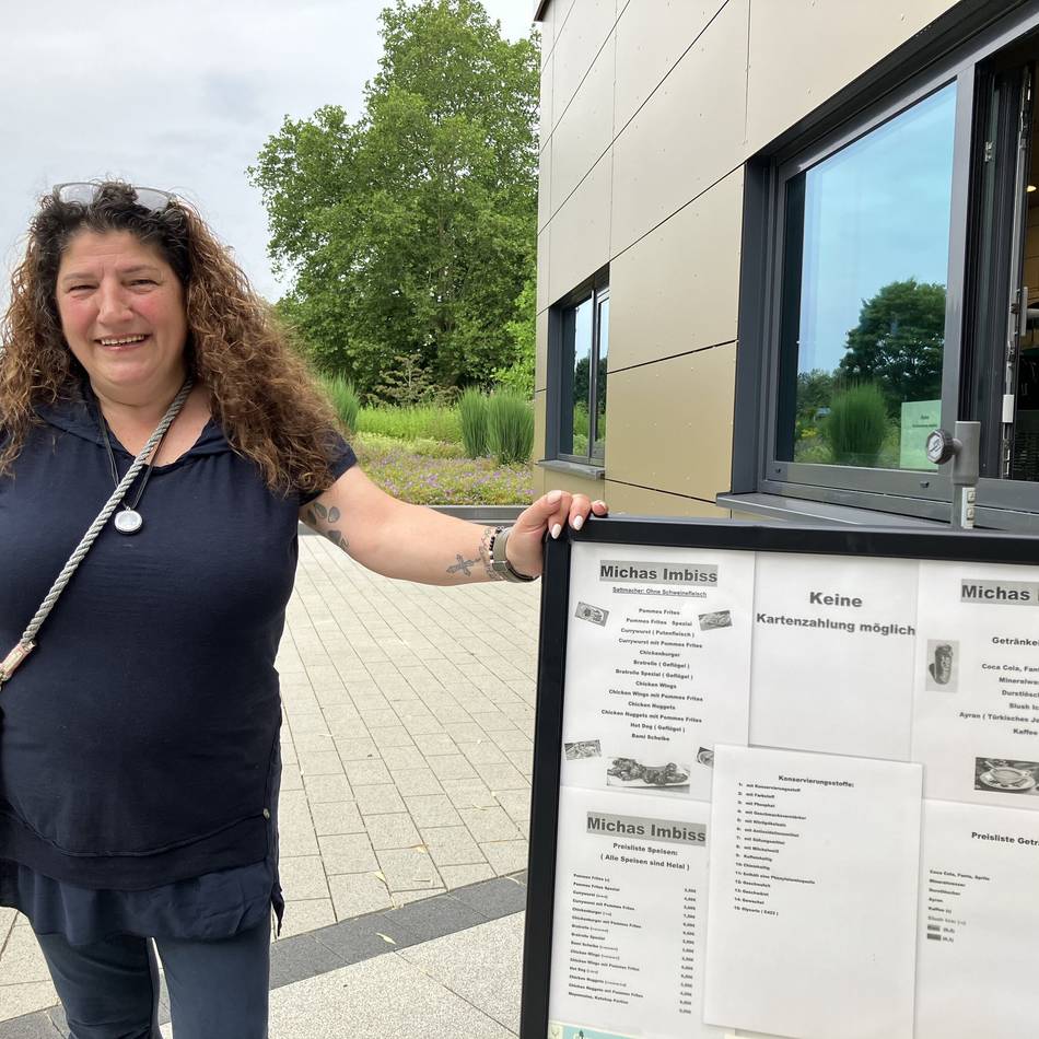 Imbiss in Grevenbroich: Schlossbad-Kiosk wieder geöffnet – Sommerferien als Bewährungsprobe
