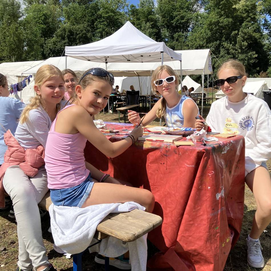 Ferienfreizeit in Rommerskirchen: Von kreativ bis sportlich – 100 Kinder bei Zeltstadt in Frixheim