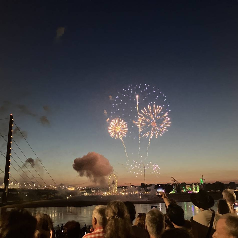 Debatte nach Unfall auf Rheinkirmes: Kommen jetzt alle Großfeuerwerke in NRW auf den Prüfstand?