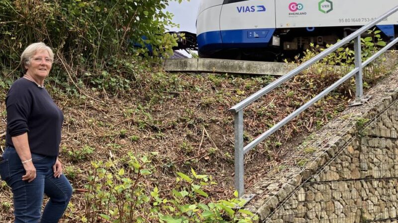 Grünschnitt in Kapellen: Warum lässt die Bahn diesen Zugang zu den Schienen freischneiden?