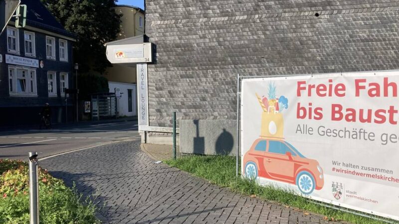 Nach Brandserie in Wermelskirchen: Banner an der Zufahrt zur unteren Eich – Händler ziehen gemischte Bilanz