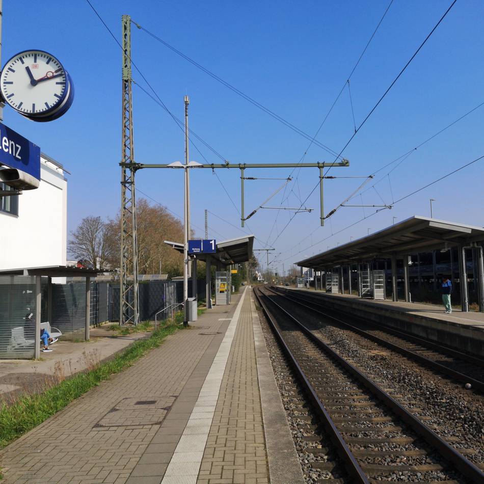 In der Stadtfarbe Blau: Erkelenzer Bahnhof wird umgebaut