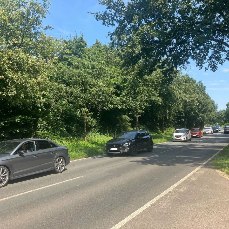 Lage auf den Straßen: Stau aus beiden Richtungen – So läuft die Anreise der Tagesbesucher bei Parookaville