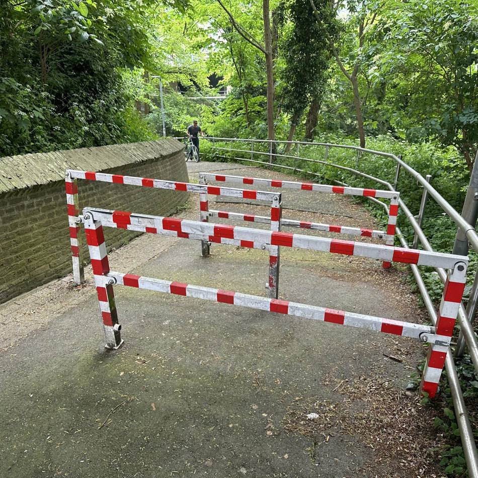 Für mehr Verkehrssicherheit: Drängelgitter verschwinden aus Kleve – Stadt baut Sperren im großen Stil ab