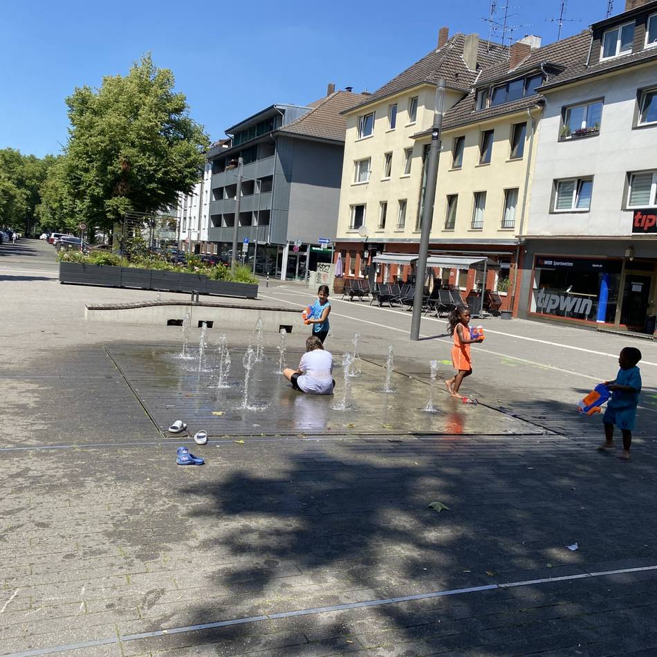 Hitze in Krefeld: So machen Krefelder sich die heiße Innenstadt erträglich