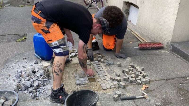 Erinnerungskultur in Krefeld: Aufregung um Hakenkreuz rund um verlegte Stolpersteine