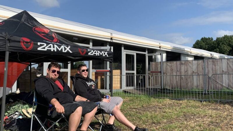 Aus Österreich nach Parookaville: Die ersten Fans sind schon da – 20 Stunden bevor der Campingplatz öffnet