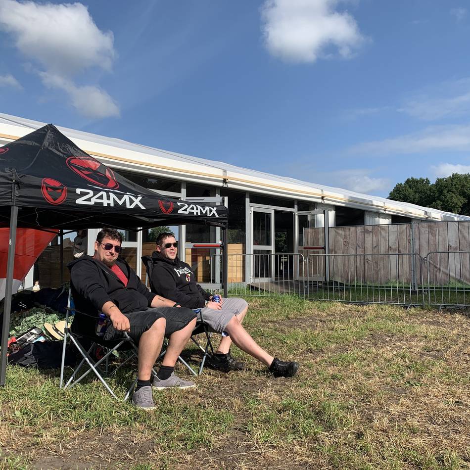 Aus Österreich nach Parookaville: Die ersten Fans sind schon da – 20 Stunden bevor der Campingplatz öffnet
