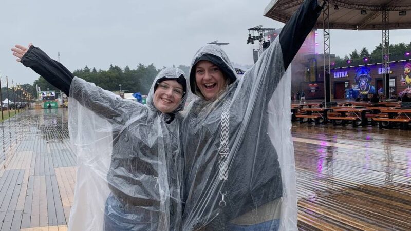 Bei der Anreise goss es in Strömen: Der große Regen von Parookaville – Fans trotzen dem Wetter