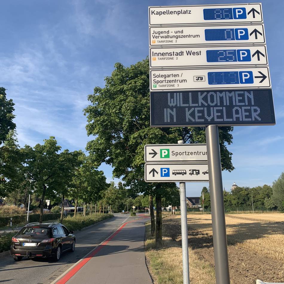 Testbetrieb für Parkleitsystem: So soll die Parkplatzsuche in Kevelaer einfacher werden