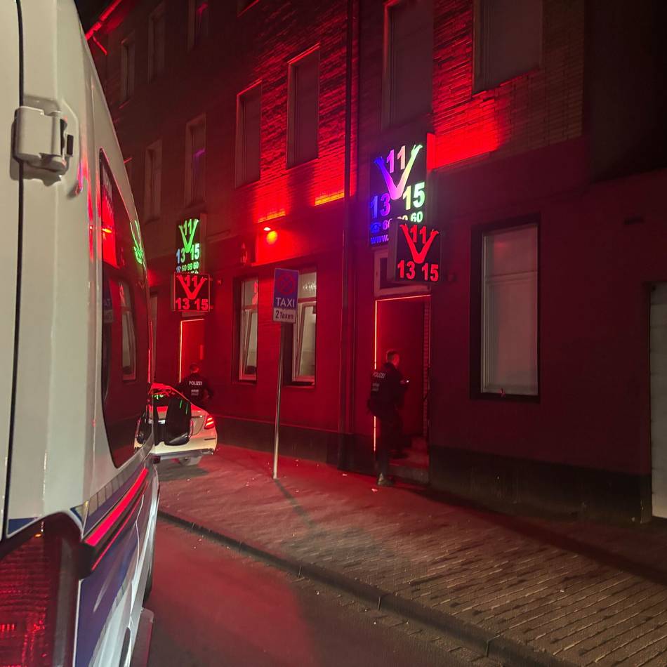 Staatsanwaltschaft Duisburg ermittelt: Versuchte Tötung im Rotlichtviertel – 20-Jähriger lebensgefährlich verletzt