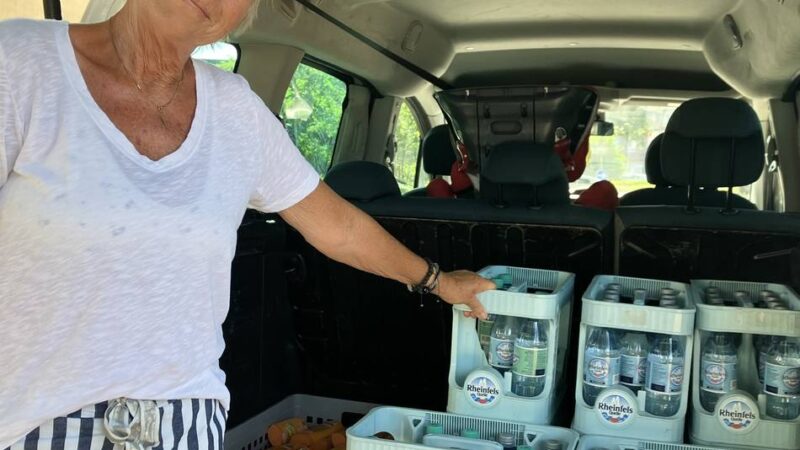 Obdachlose in Dinslaken: Sonnencreme und Mineralwasser – Caritas hilft bei Hitze