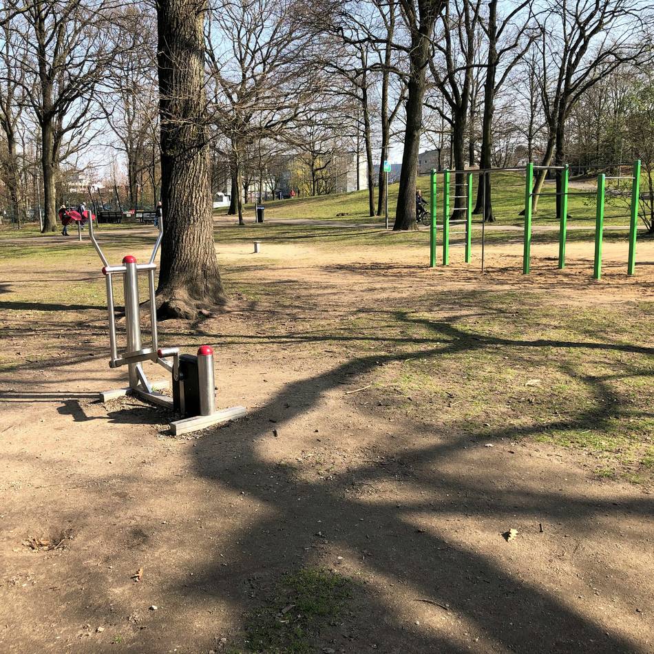 Wunsch des Kaarster Jugendparlaments wird erfüllt: Stadtpark bekommt Himmelsliegen und Sportbox
