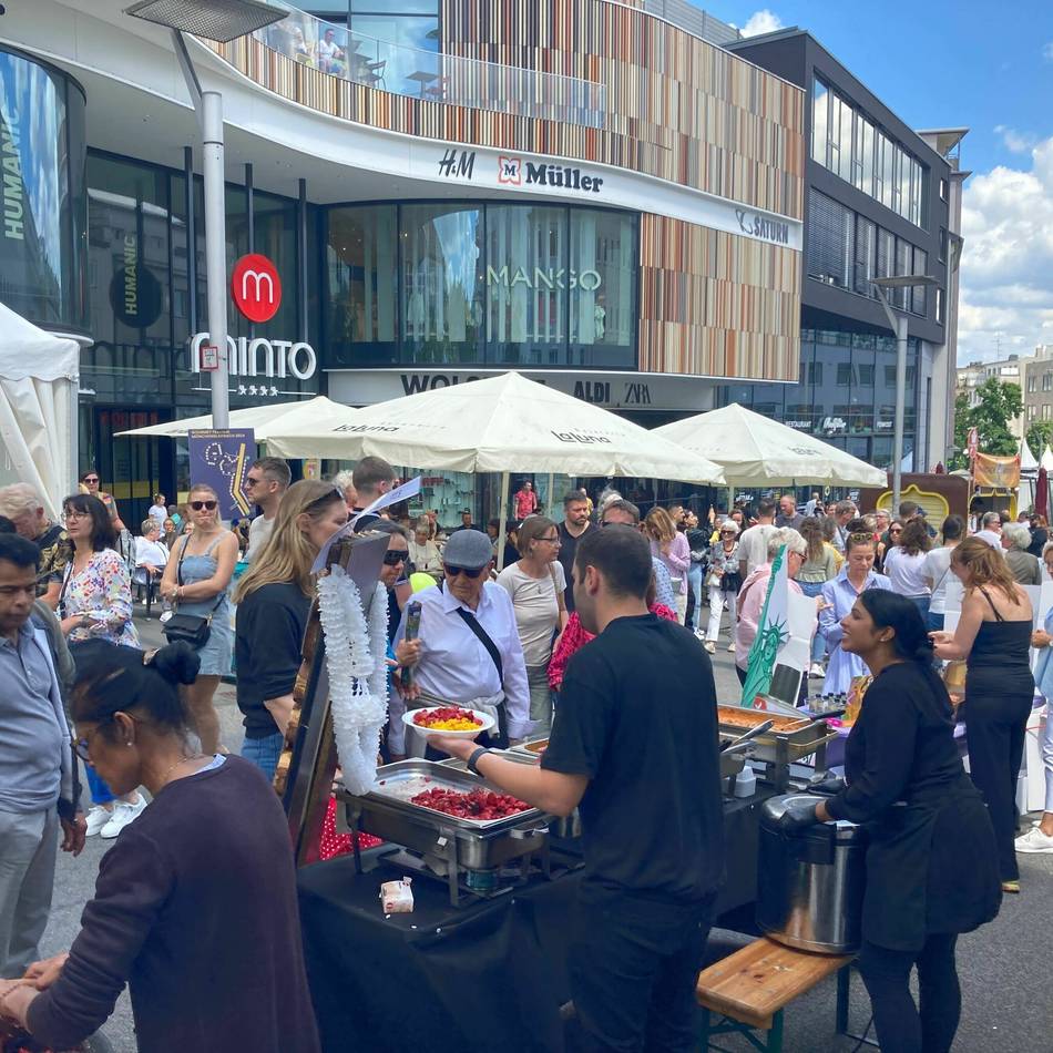 Schlemmen in Mönchengladbach: Gourmet-Festival macht Hindenburgstraße zum Open-Air-Restaurant