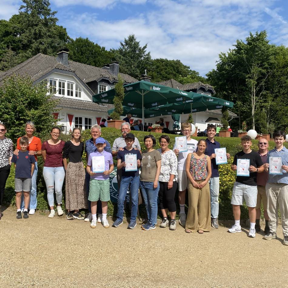 Projekt im Kreis Kleve: Golf als Schulsport – Kinder lernen erste Abschläge an Schloss Moyland