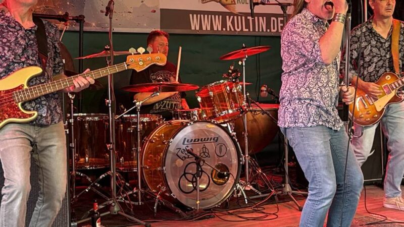 Haus Eifgen in Wermelskirchen : Satt und hart im Freien gerockt